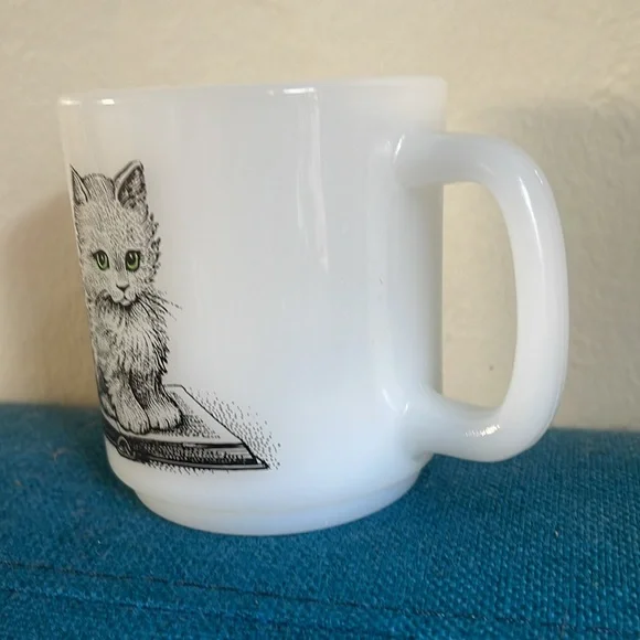 Vintage Glasbake kitten milk glass mug - Picture 3 of 5